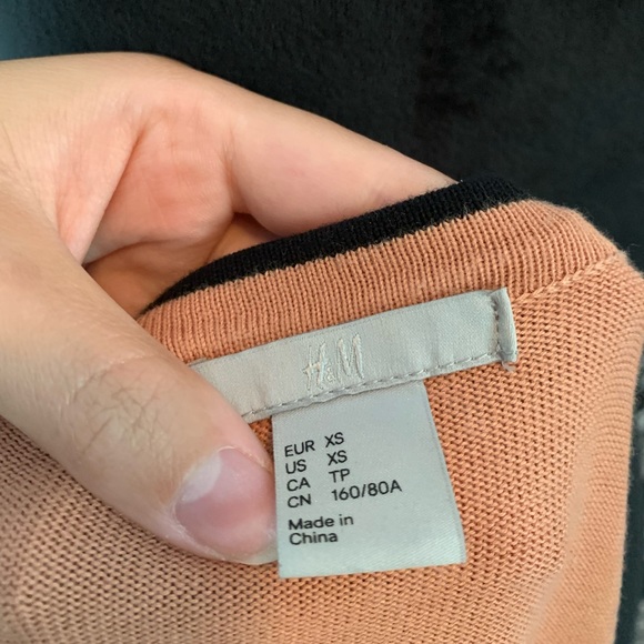 🦇 Vintage H&M Bow Cardigan 🦇 - Picture 7 of 7